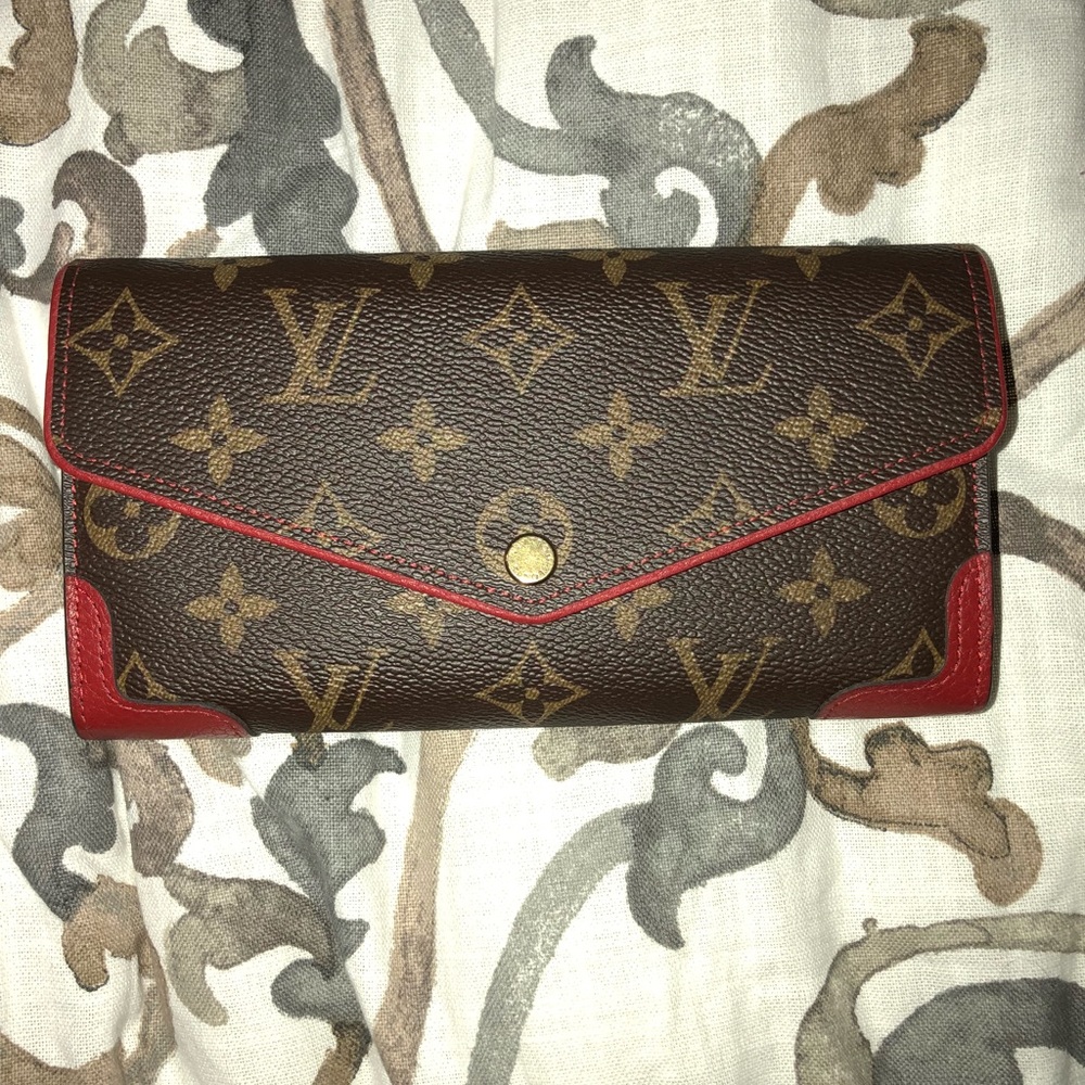 Authentic LV Sarah Retiro Wallet